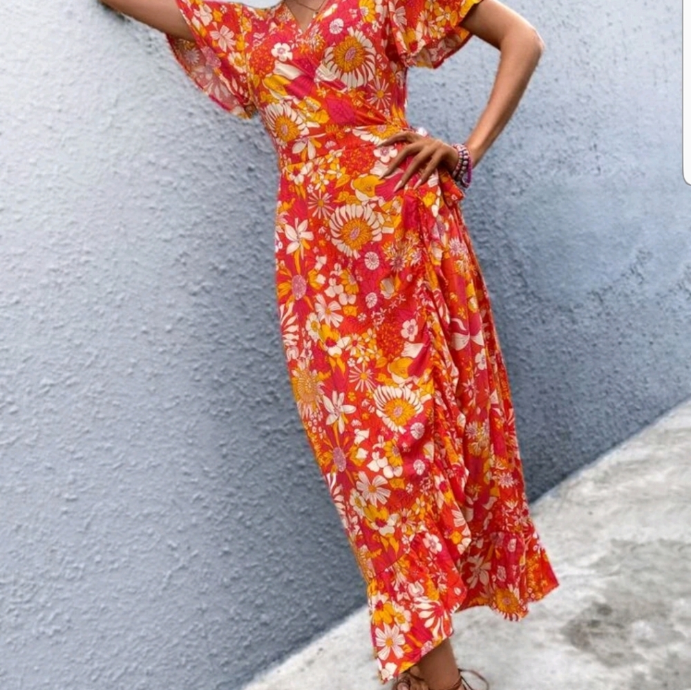 Gorgeous Dress. CLEARANCE - Picture 4 of 5